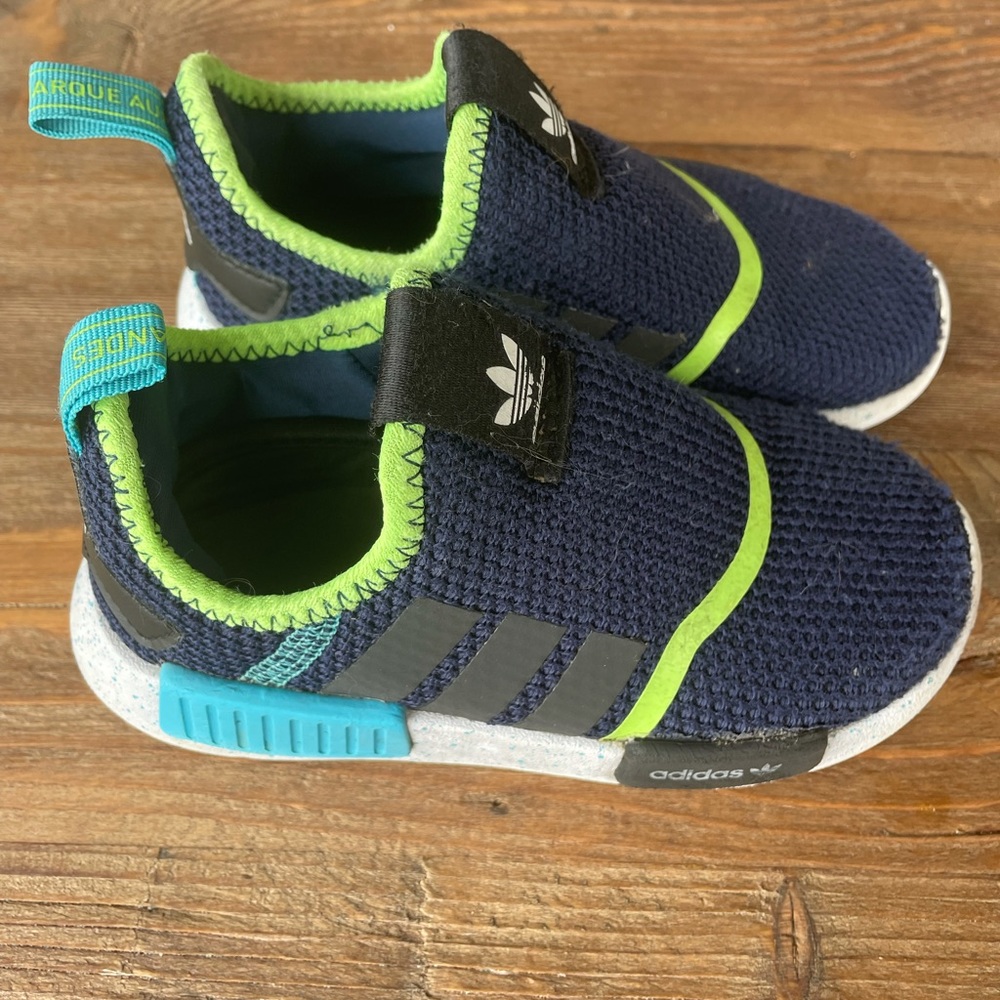 Athletic shoes